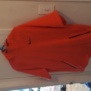 NIKE DRI-FIT SWEATSHIRT 🧡